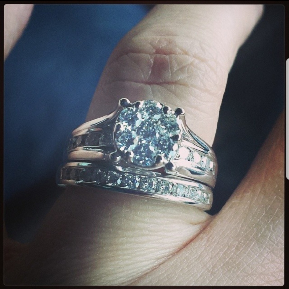Bridal Ring Set - Picture 1 of 2
